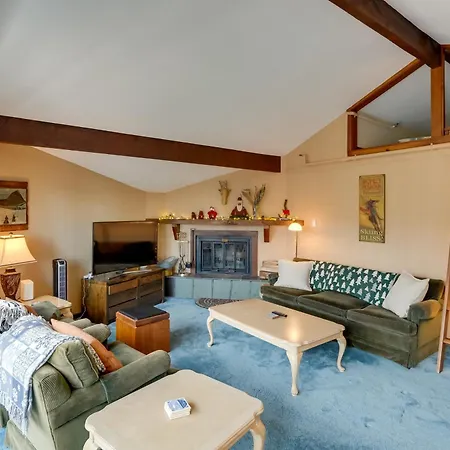 Bright Bromley Mountain Condo With 2 Balconies!